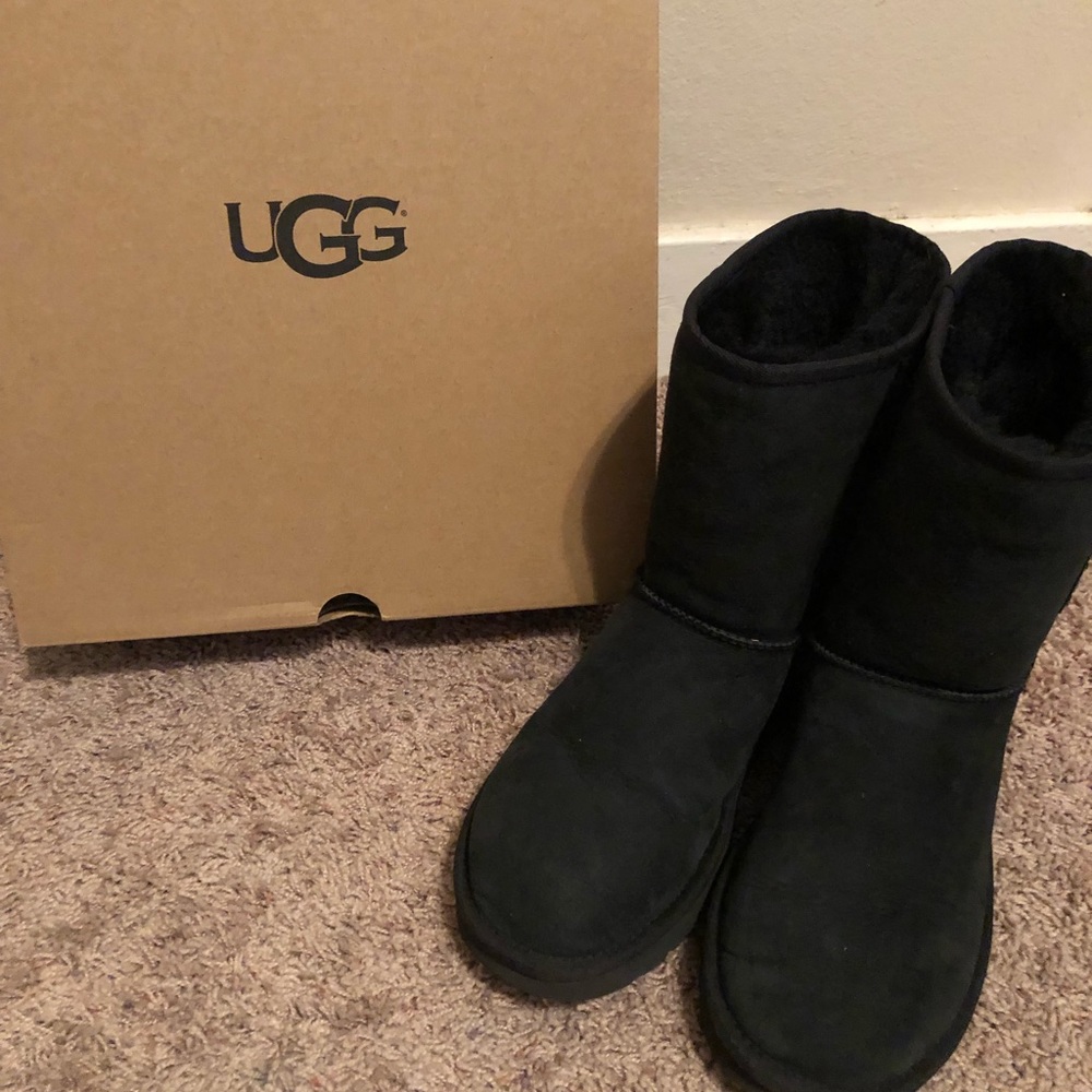 Classic Black Short Uggs - Sz. 9